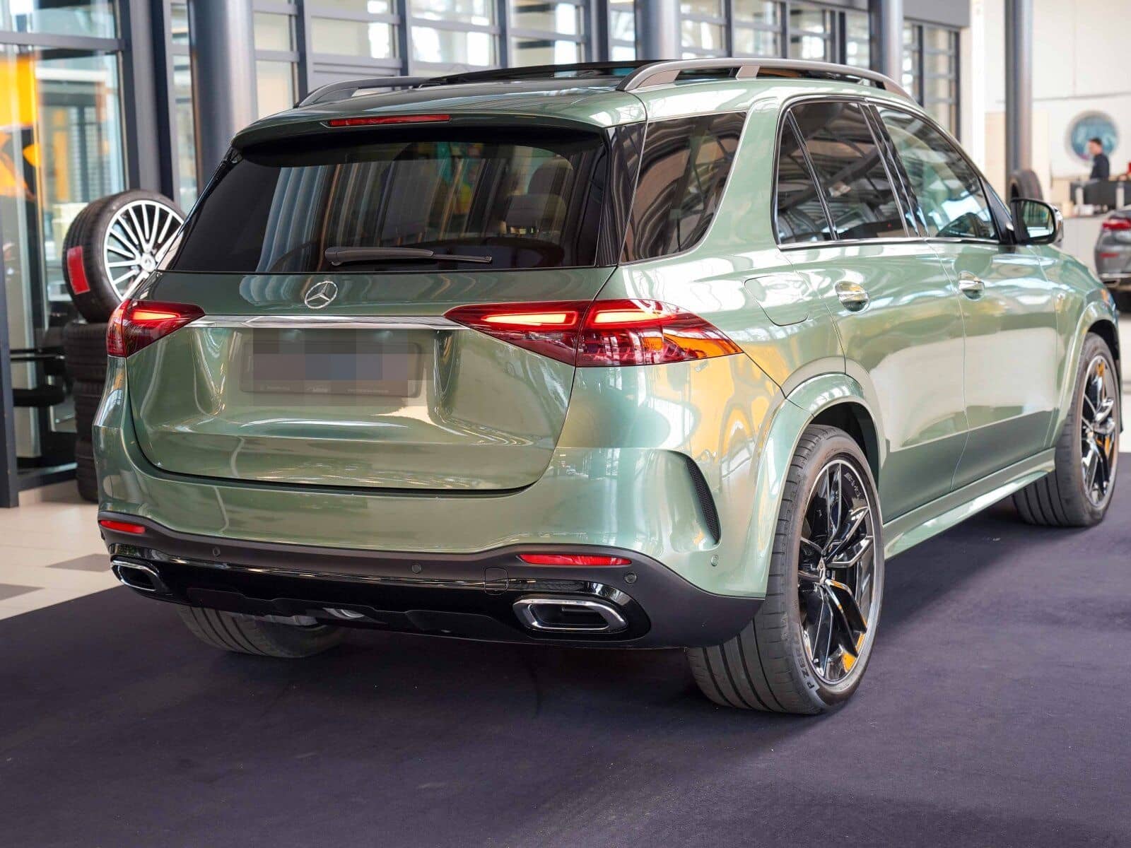 Mercedes-Benz GLE 350 de 4M AMG Line Night Ireland mid green foto 4