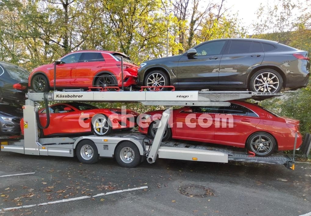 Mercedes CLA en portacoches durante el transporte desde Alemania a España