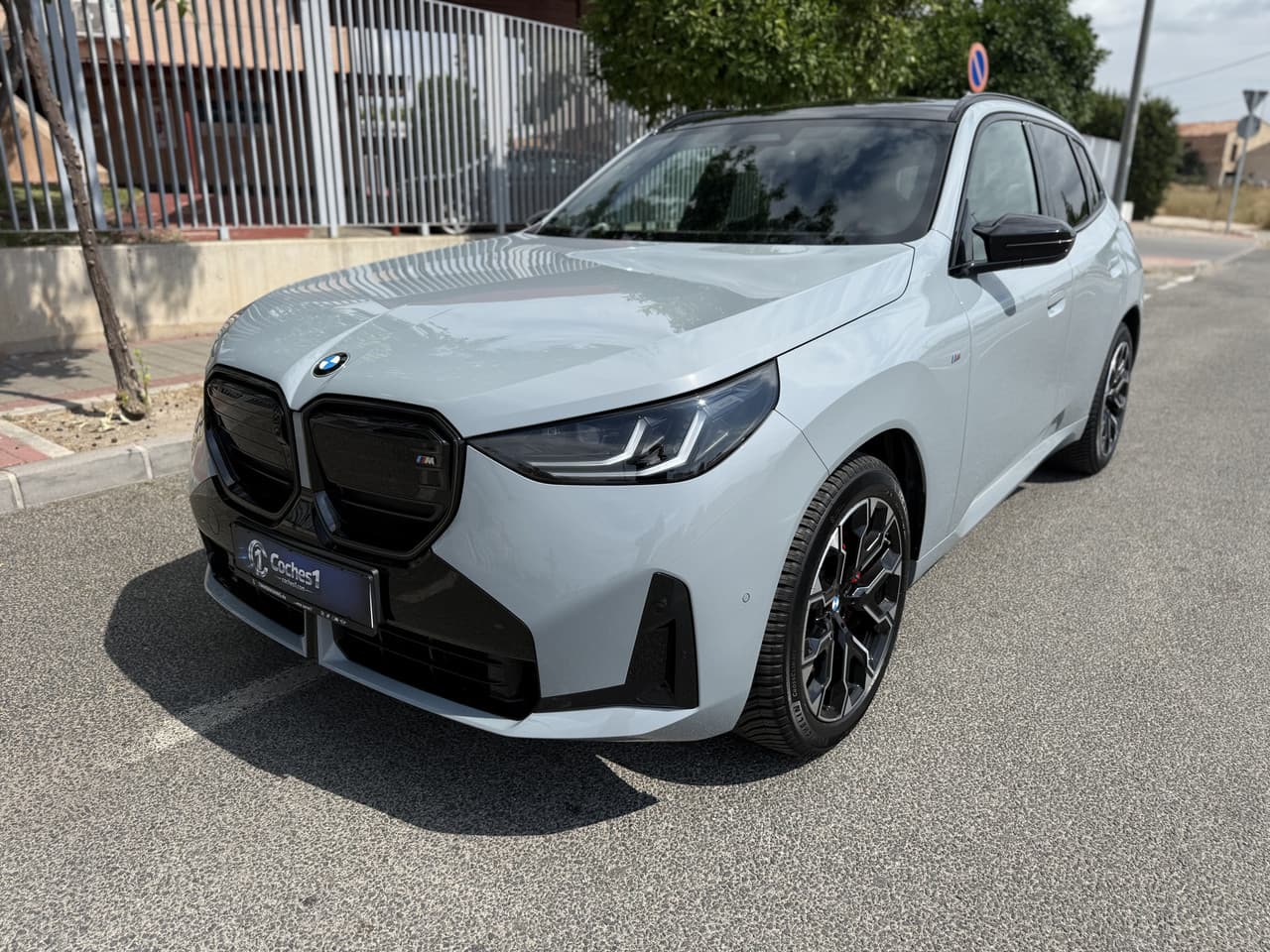 Cliente satisfecho con su coche importado