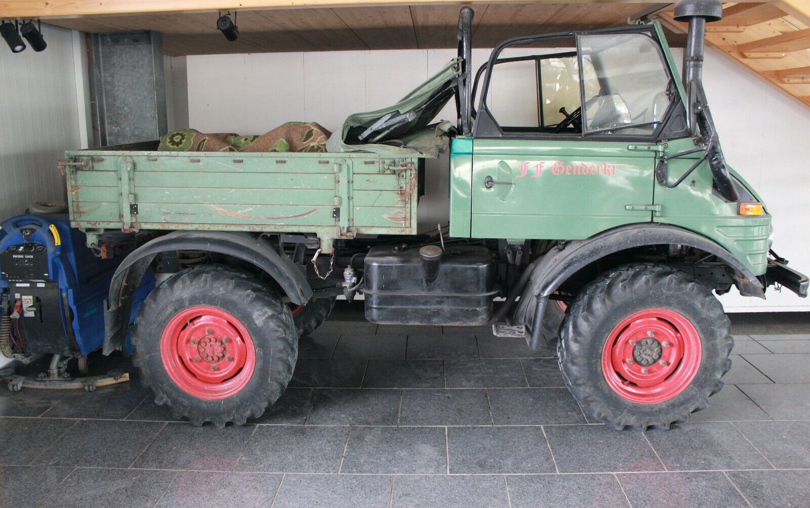 Mercedes-Benz Unimog 421 Cabrio foto 20