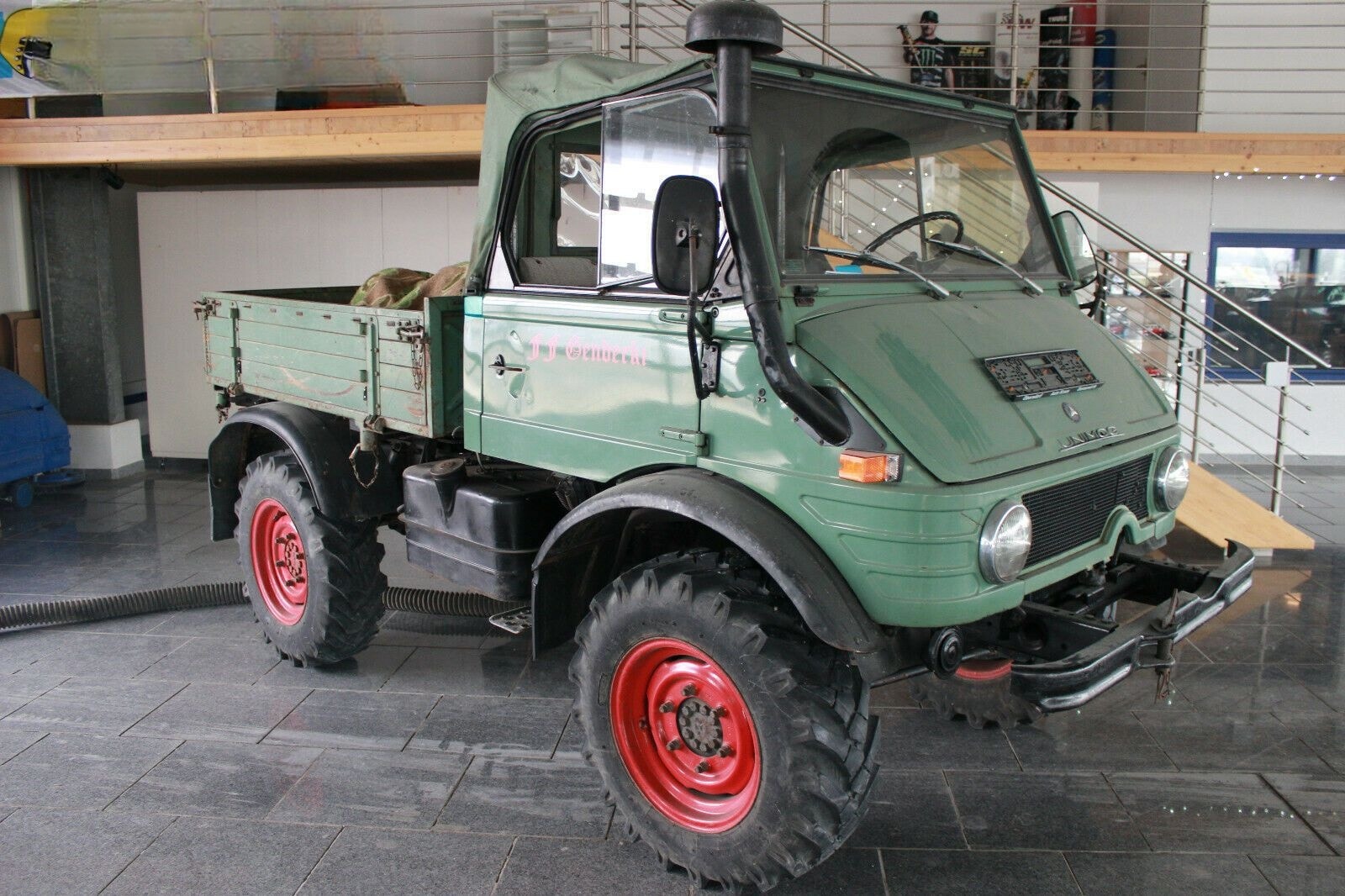 Mercedes-Benz Unimog 421 Cabrio foto 3
