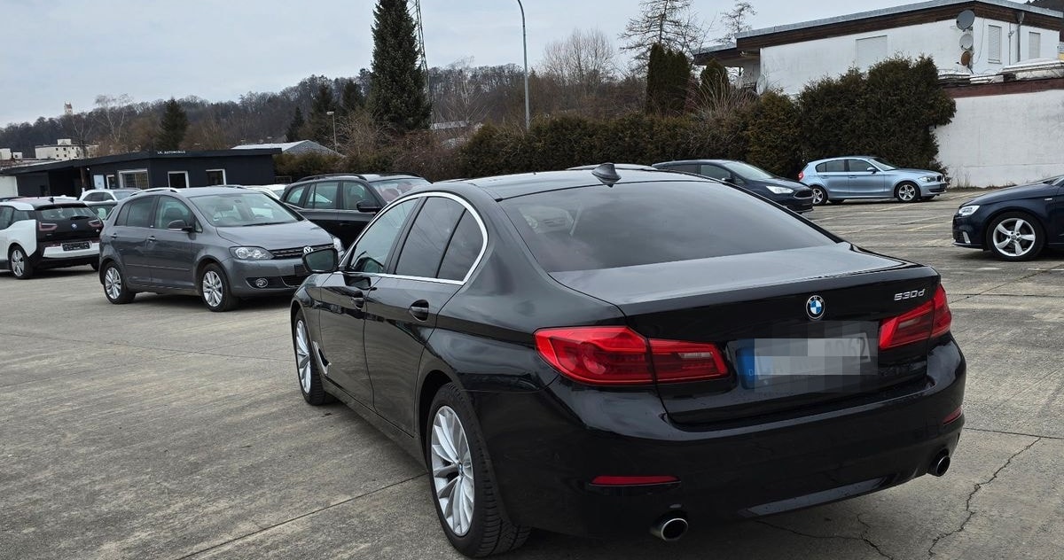 BMW 5 Lim. 530 d Aut. Navi Leder foto 8