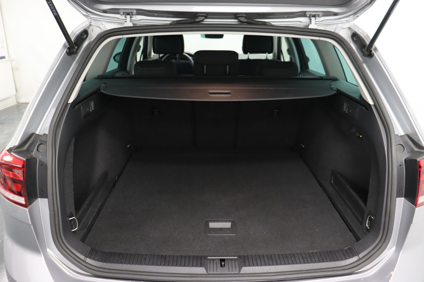 Volkswagen Passat Variant 1.5 TSI DSG Business Navi LED ACC foto 14