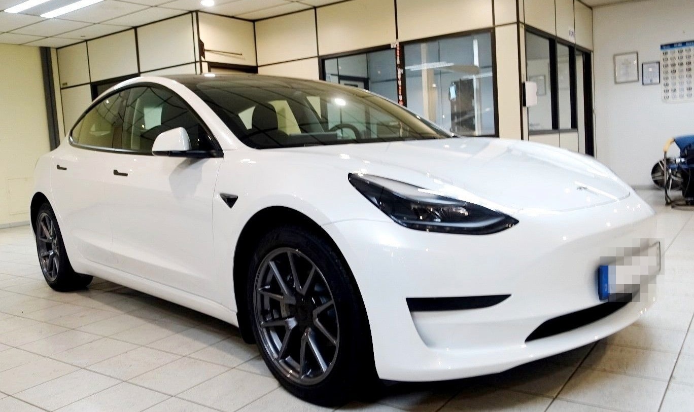 Tesla Model 3+AHK nahezu neu kaufen auch Tesla an foto 15