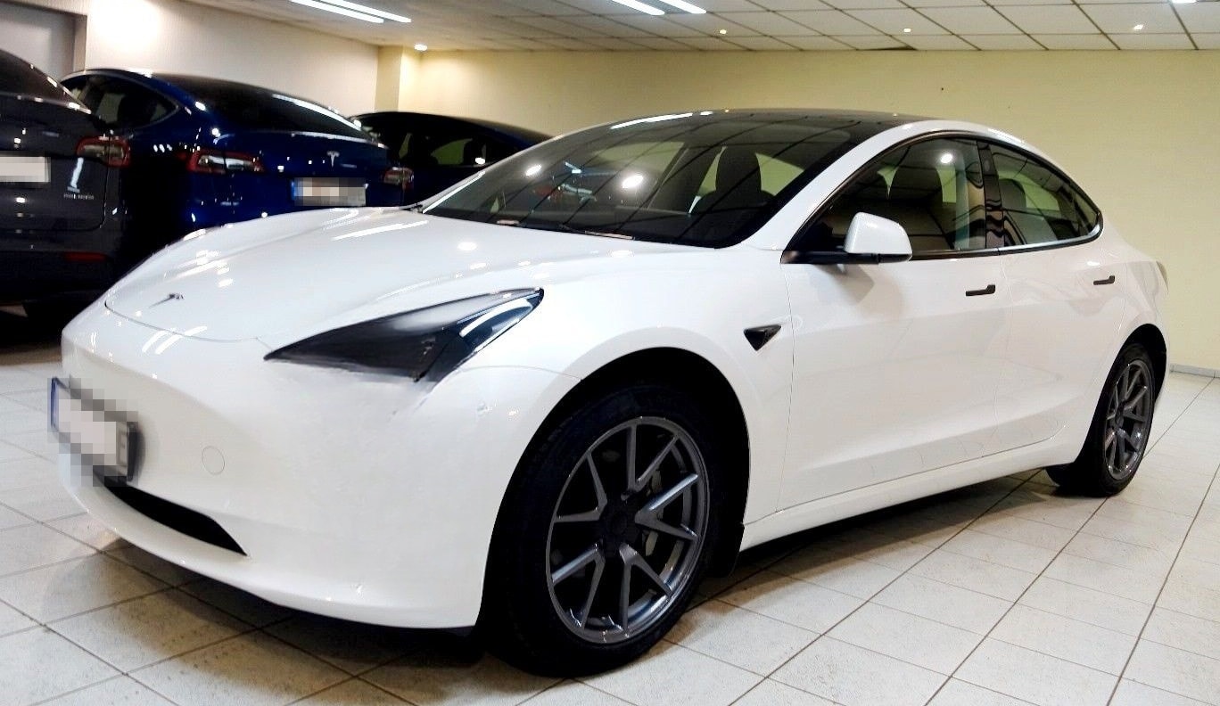 Tesla Model 3+AHK nahezu neu kaufen auch Tesla an foto 3