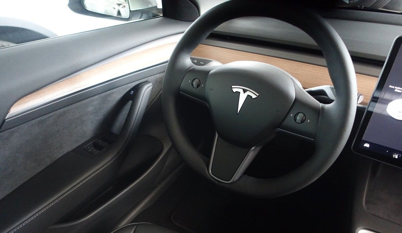 Tesla Model 3+AHK nahezu neu kaufen auch Tesla an foto 9