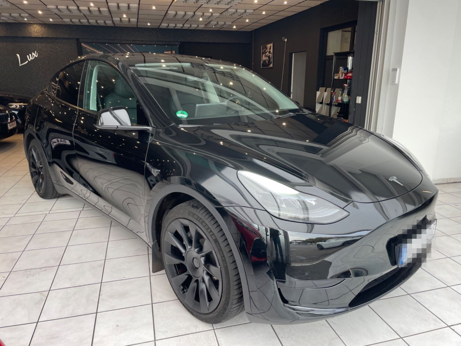 Tesla Model Y Basis RWD Garantie 1.Hand foto 2