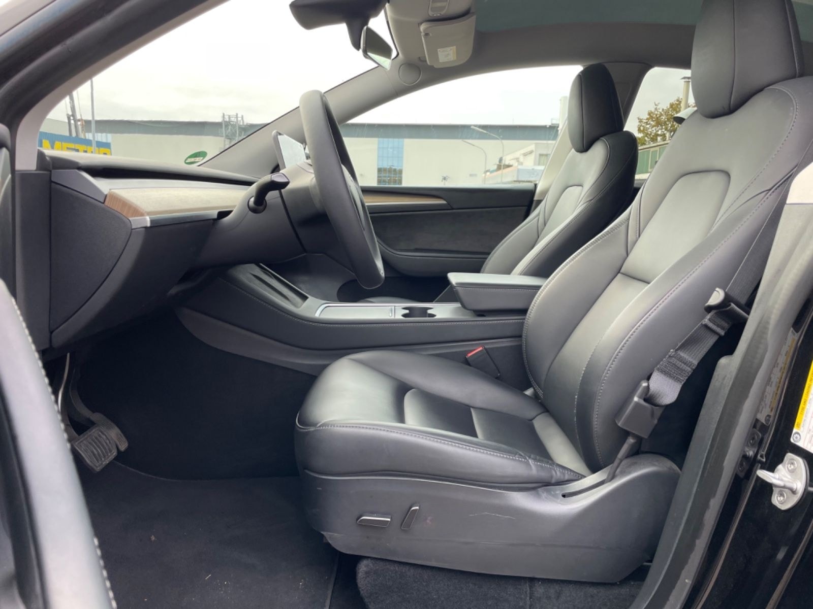 Tesla Model Y Basis RWD Garantie 1.Hand foto 21