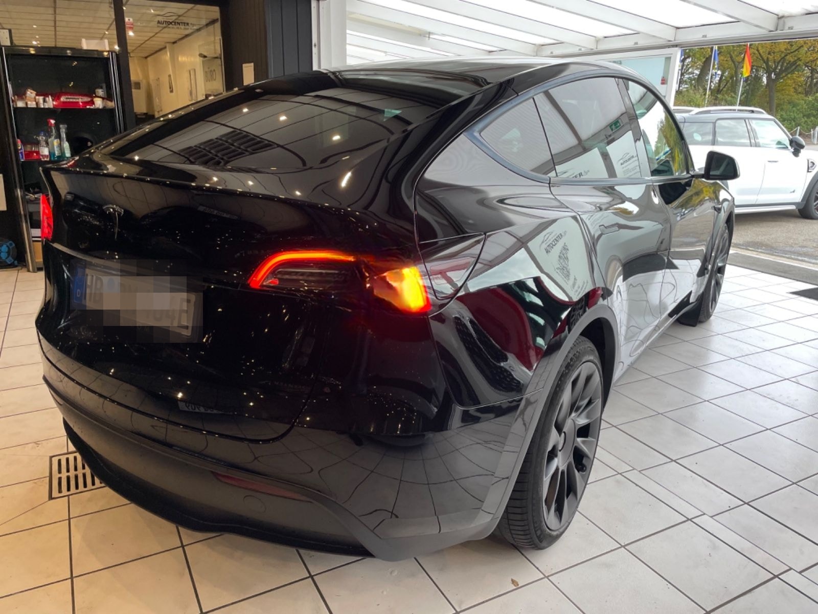 Tesla Model Y Basis RWD Garantie 1.Hand foto 7