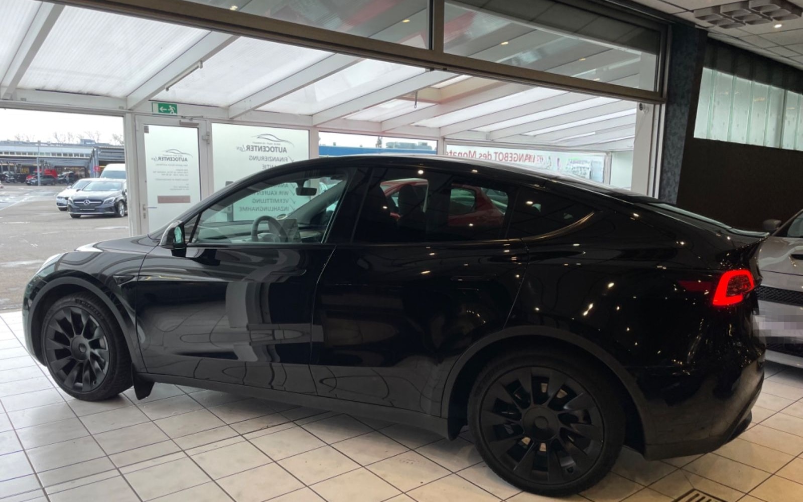 Tesla Model Y Basis RWD Garantie 1.Hand foto 9