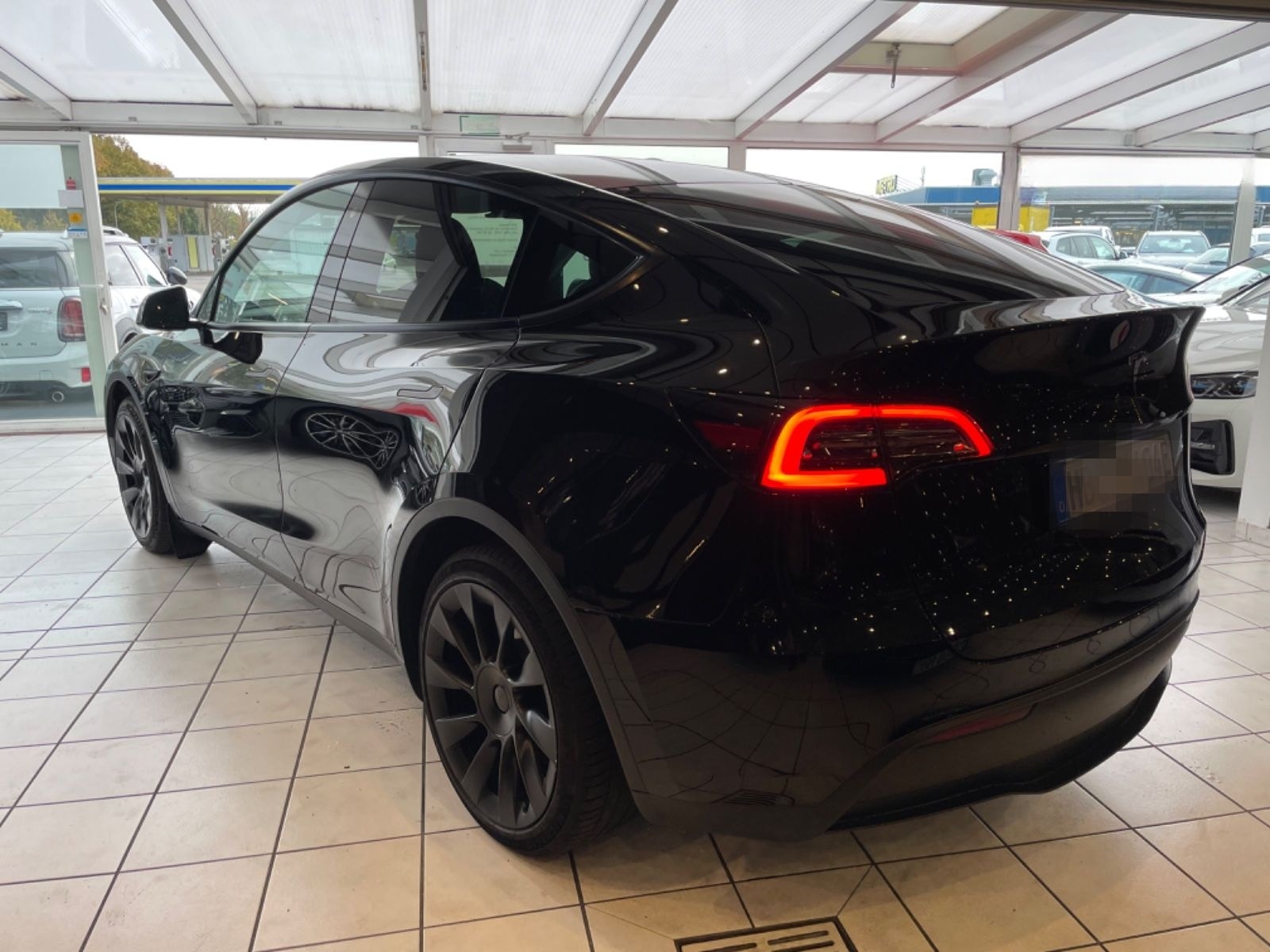 Tesla Model Y Basis RWD Garantie 1.Hand foto 10
