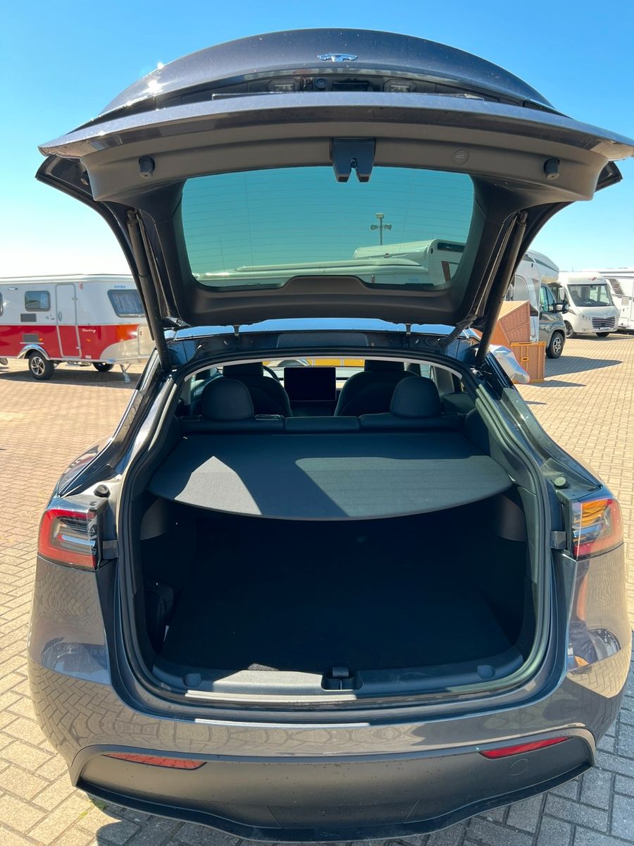 Tesla Model Y 2023 Europe Standard Range foto 5