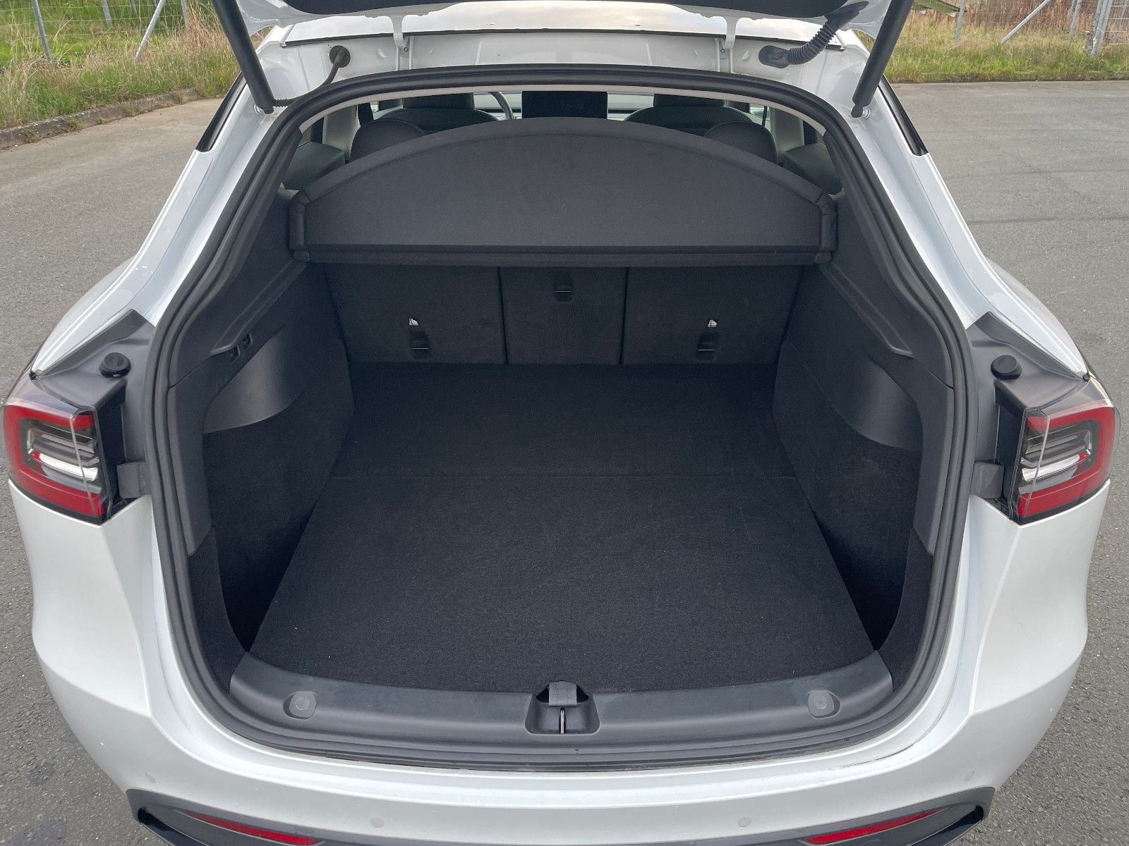 Tesla Model Y Long Range Dual AWD 20 Zoll foto 13