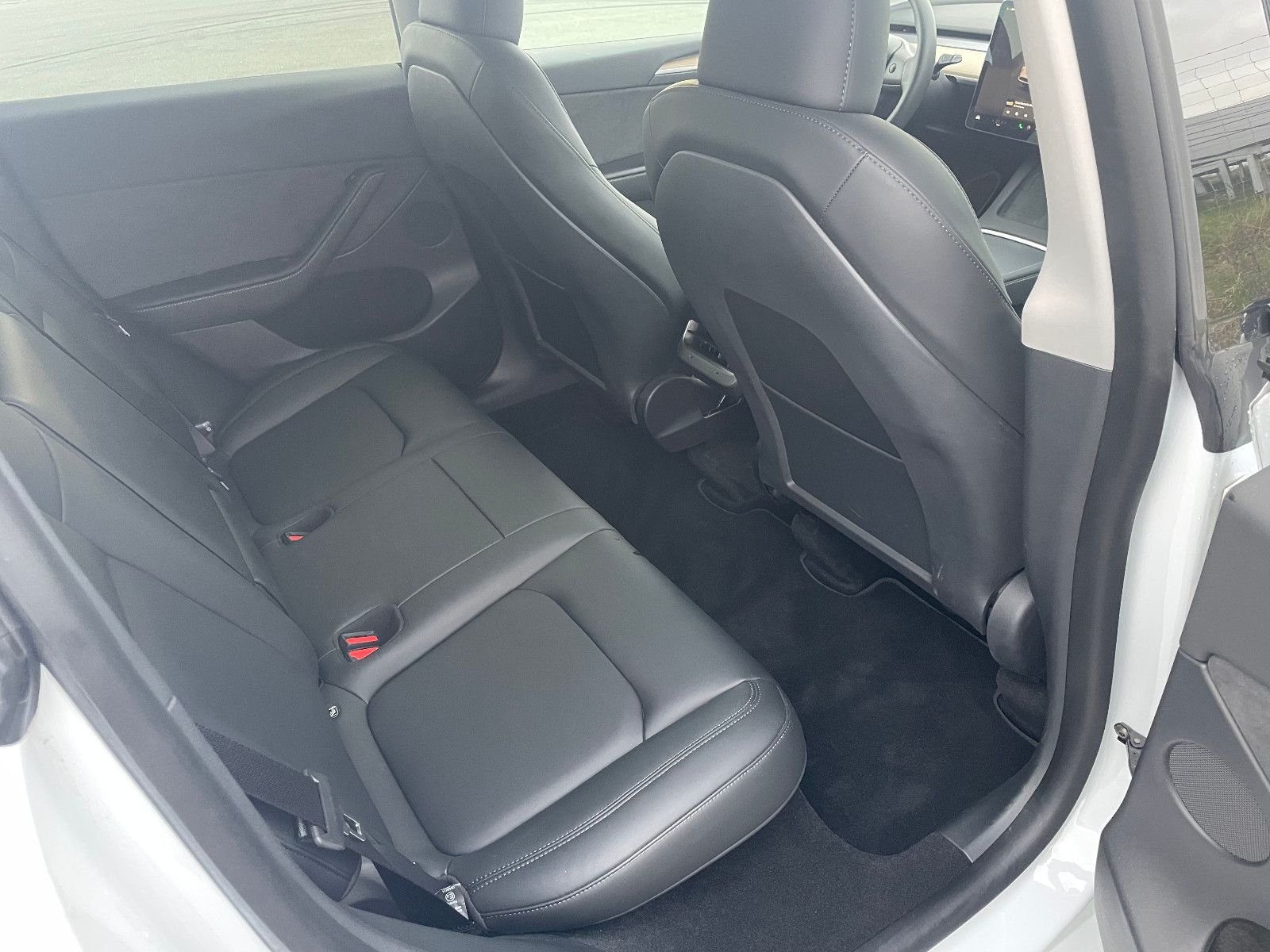 Tesla Model Y Long Range Dual AWD 20 Zoll foto 9