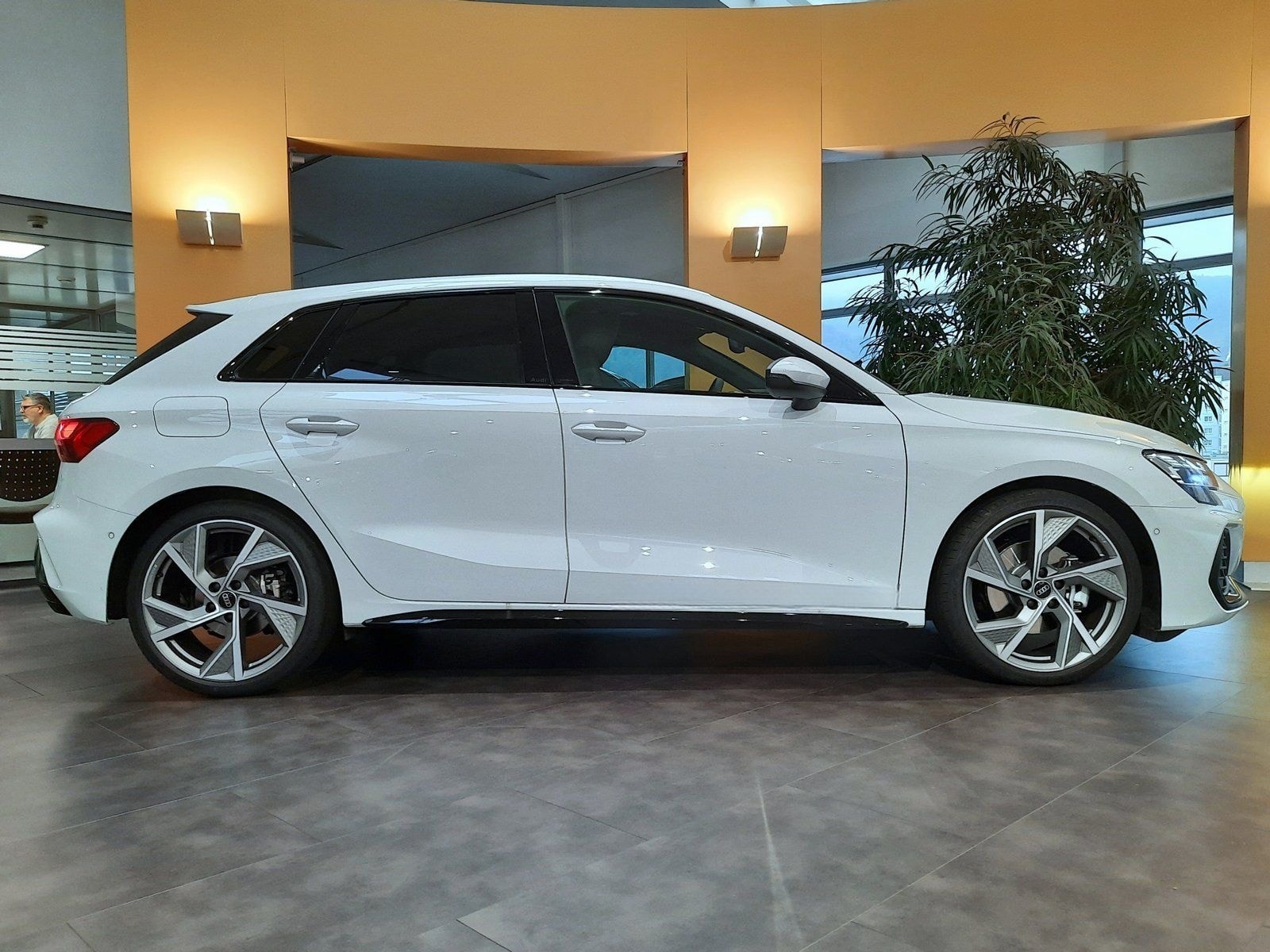 Audi A3 Sportback S-Line TFSI S-tronic *AHK*Panodach* foto 4