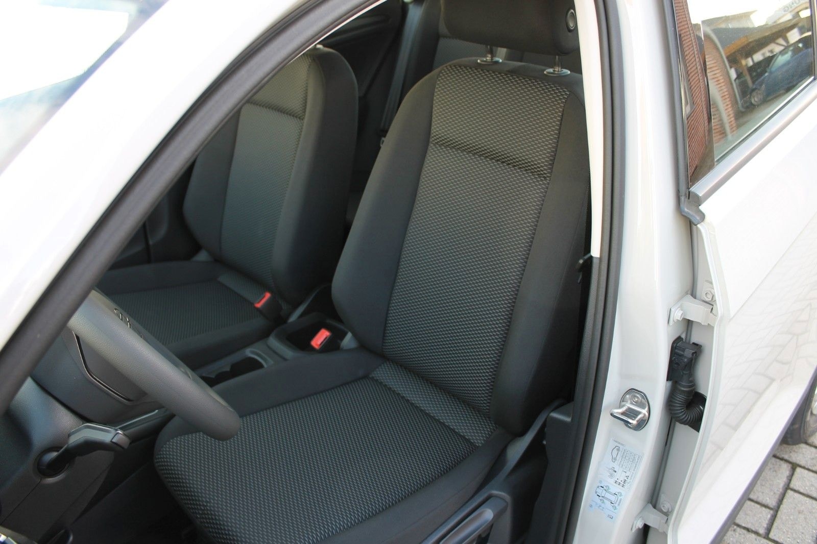 Volkswagen T-Roc 1,0 TSi - Klima-PDC-Navi(App-Connect) foto 12