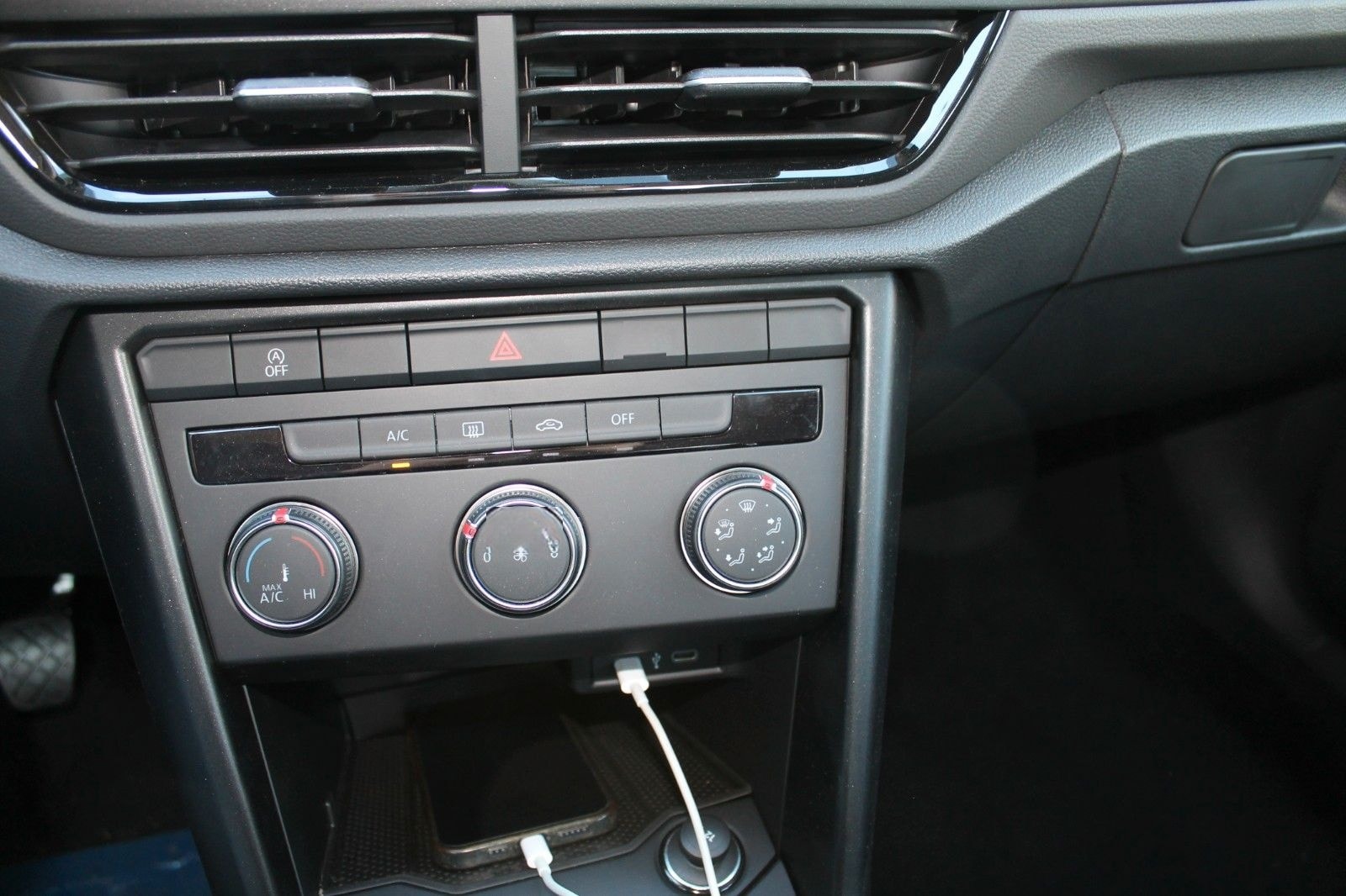 Volkswagen T-Roc 1,0 TSi - Klima-PDC-Navi(App-Connect) foto 21