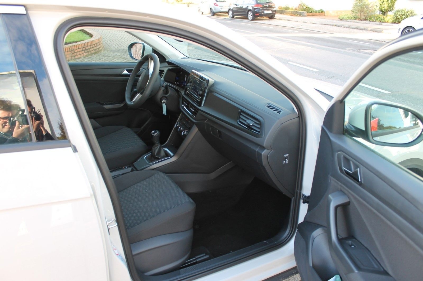 Volkswagen T-Roc 1,0 TSi - Klima-PDC-Navi(App-Connect) foto 8