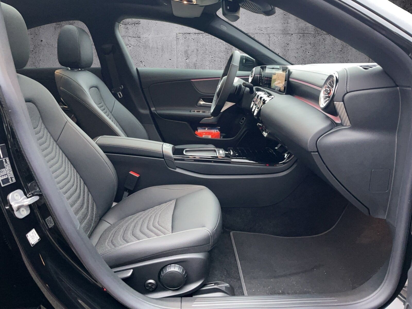 Mercedes-Benz CLA 200 d PROGRESSIVE+NIGHT+AHK+DISTRO+PANO+360° foto 12