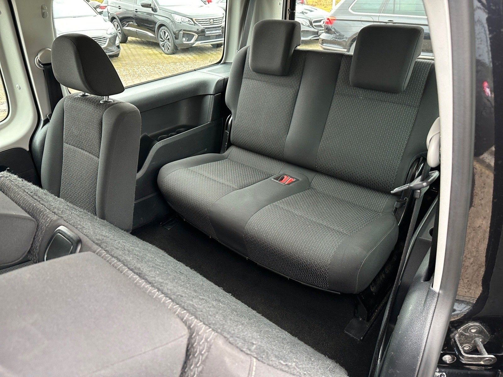 Volkswagen Caddy PKW Maxi / 7 Sitze / AHK / Kamera foto 14