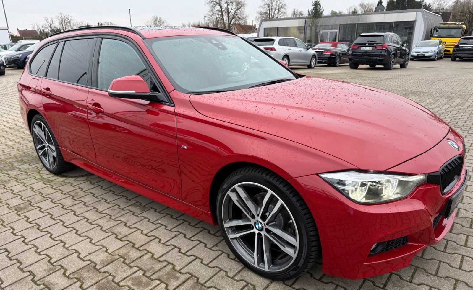 BMW 320d  Touring  xDrive M Sport Shadow foto 4