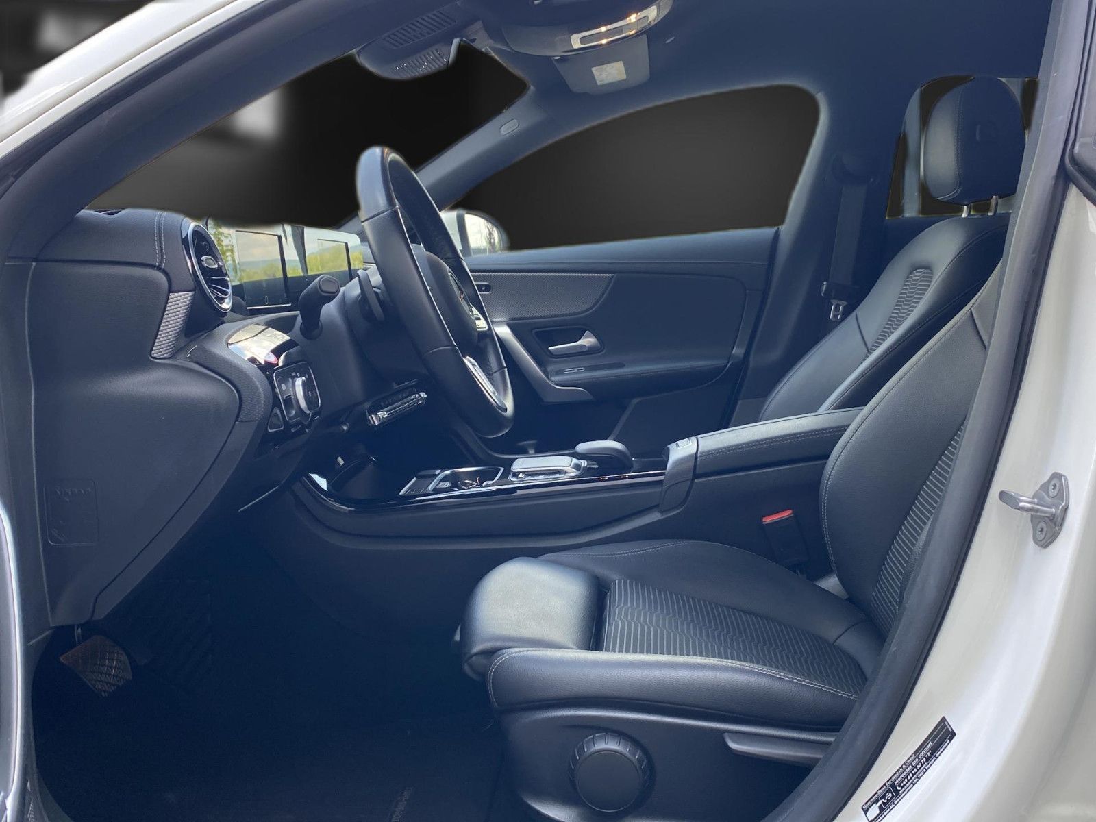 Mercedes-Benz CLA 180 Kamera*Leder*DAB*LED*Navi*18*Spur*Park foto 14