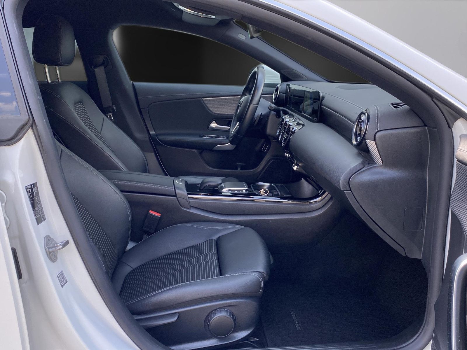 Mercedes-Benz CLA 180 Kamera*Leder*DAB*LED*Navi*18*Spur*Park foto 15