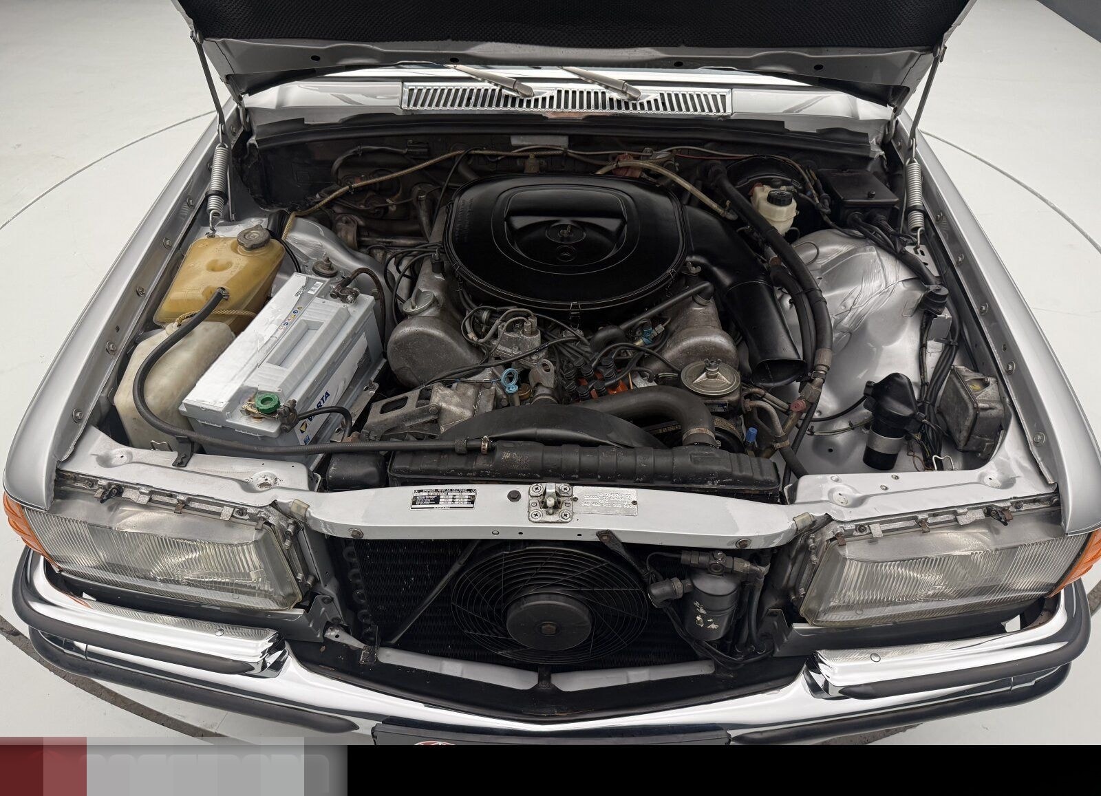 Mercedes-Benz 450 SE Limousine W116 foto 19