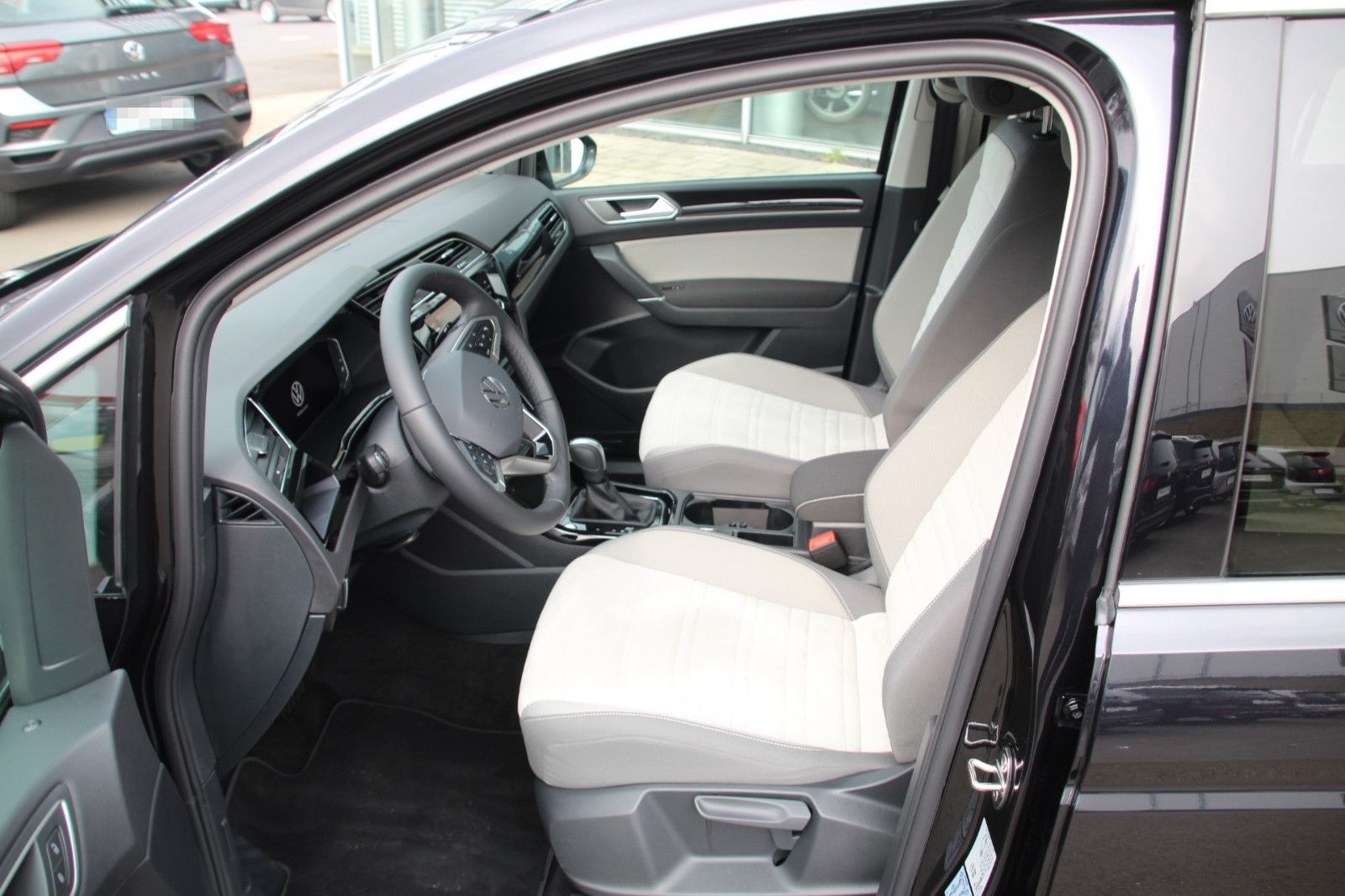 Volkswagen Touran Highline TDI DSG  7Si+AHK+Kamera+Ganzj foto 9