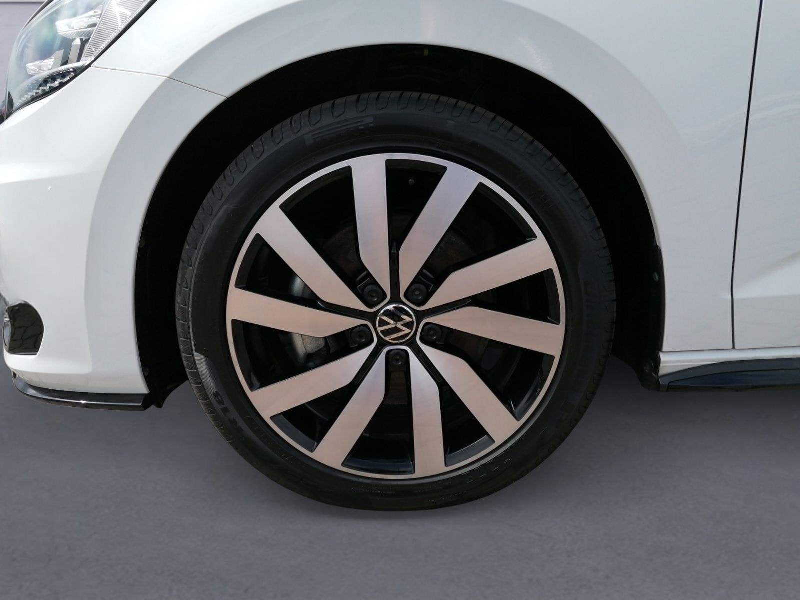 Volkswagen Touran R Line 1.5 TSI DSG PANO+AHK+7-SITZE+ foto 9