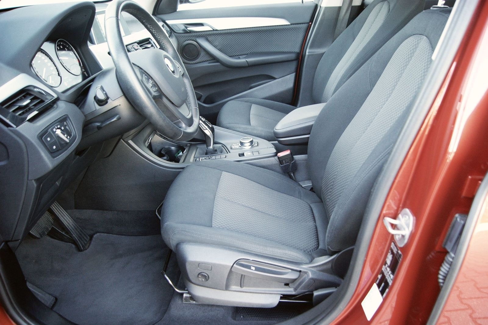 BMW X1 sDrive18i AUTOM*ADVANT*LED*PARKAS*SHZ*TEMP*NA foto 14