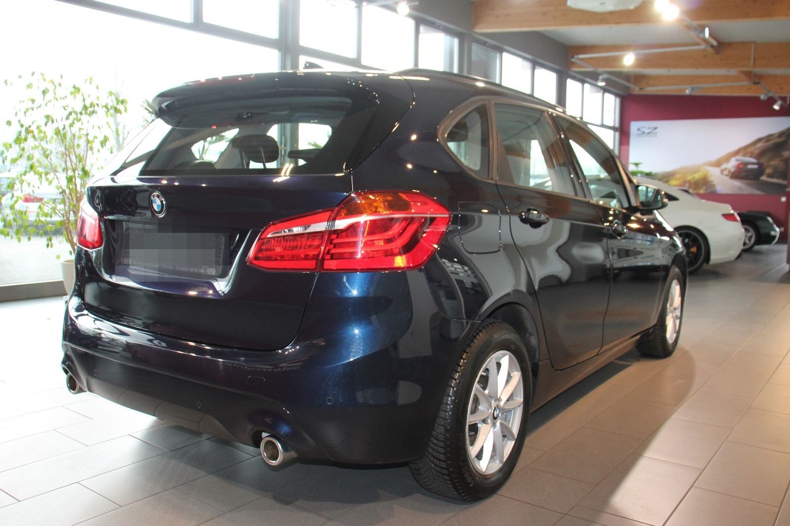 BMW 220 Active Tourer Navi LED AHK Leder Pano foto 4