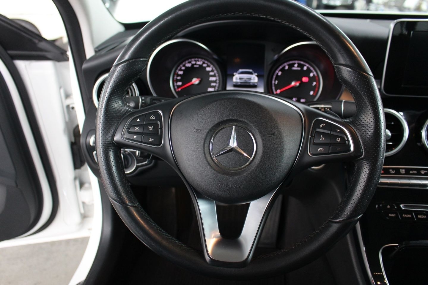 Mercedes-Benz C 180 T Avantgarde Navi LED SHZ PTS foto 10