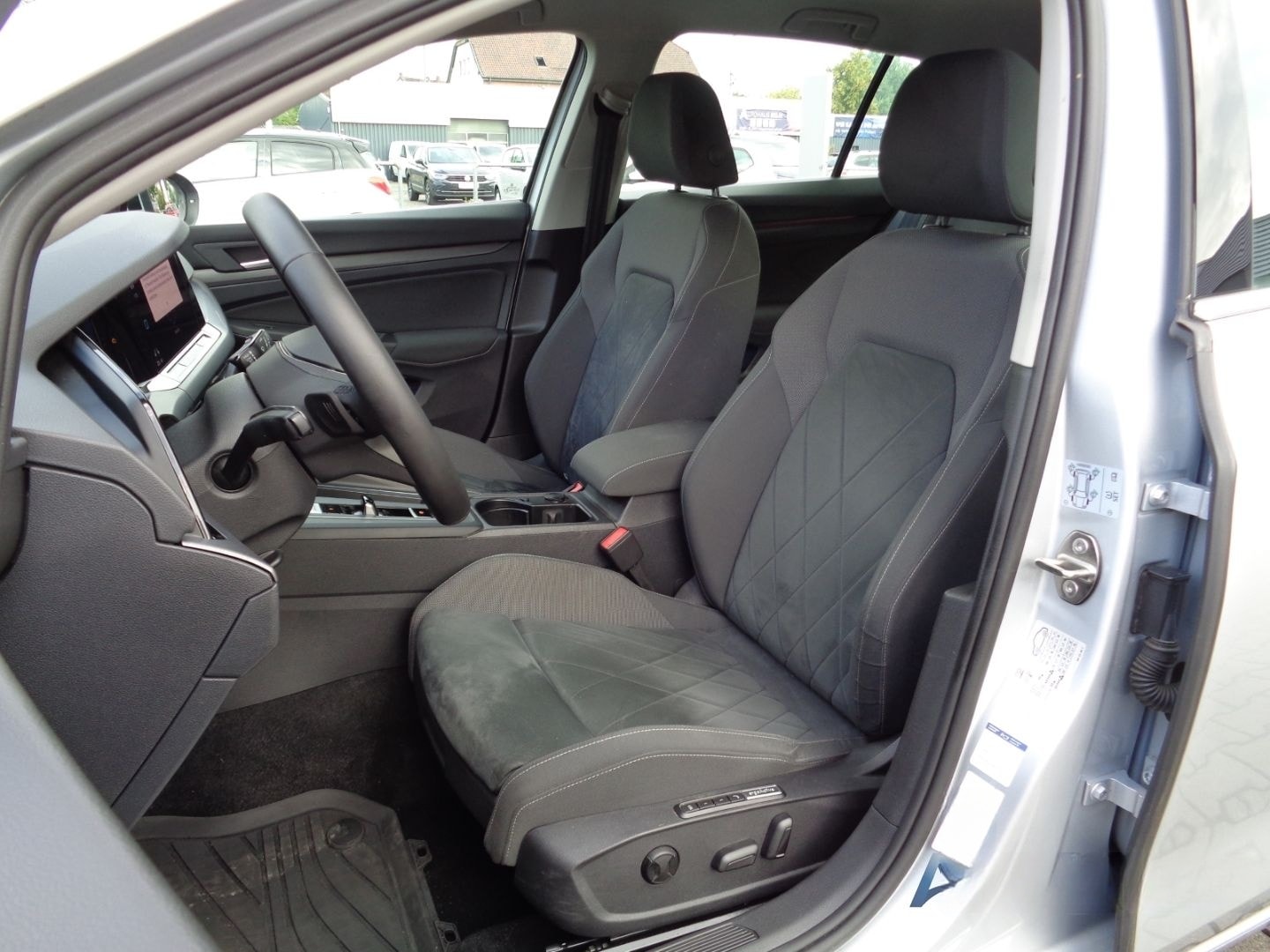 Volkswagen Golf VIII 1.4 eHybrid Style AHK R-KAM ACC NAVI foto 6