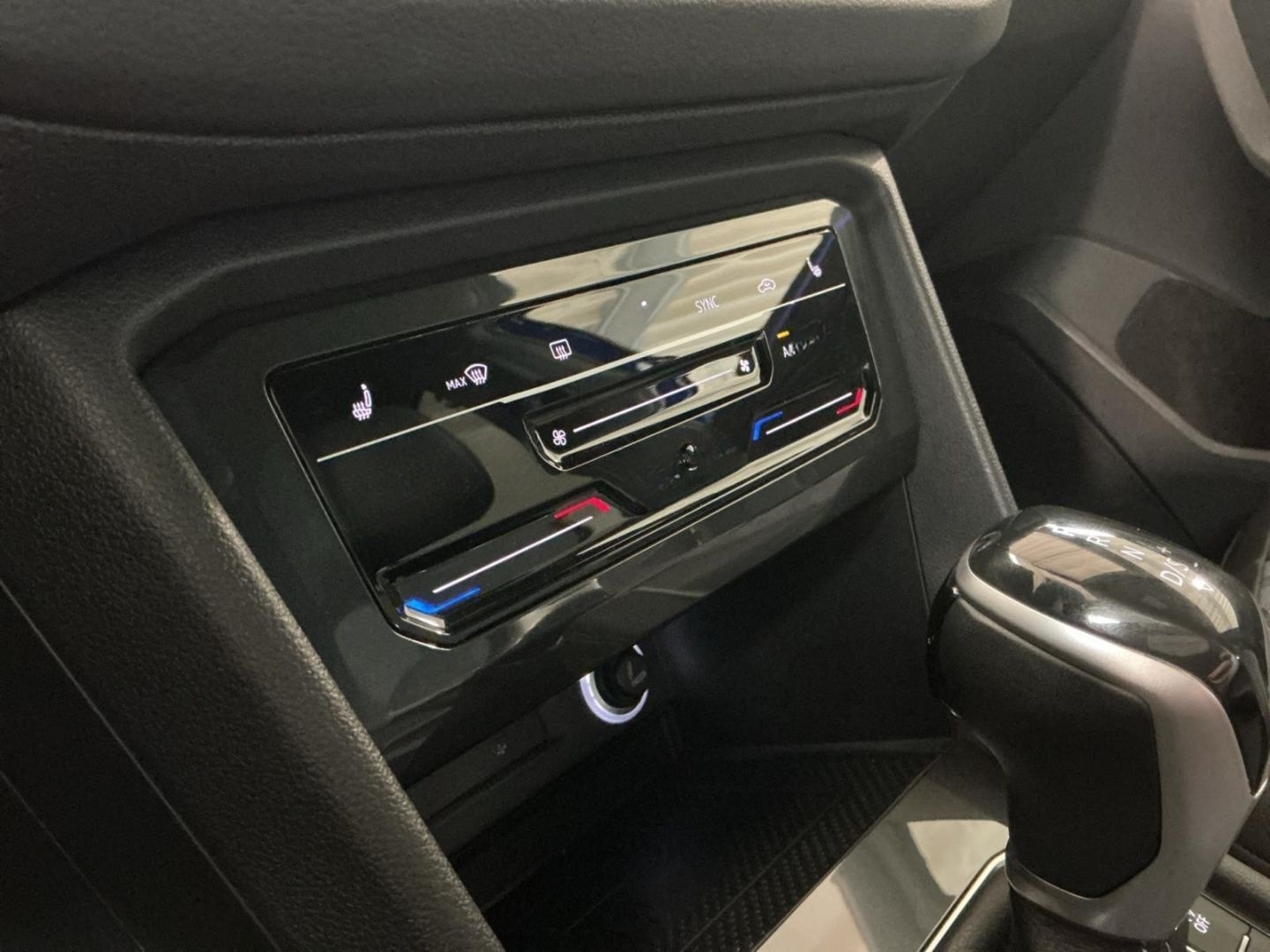 Volkswagen Tiguan R-Line 1.5 TSI 7-DSG ACC AHK DCC IQLIGHT foto 16