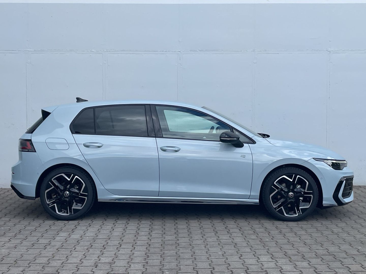 Volkswagen Golf VIII 1.5 eTSI DSG R-Line AHK/360°Kamera/HUD foto 6