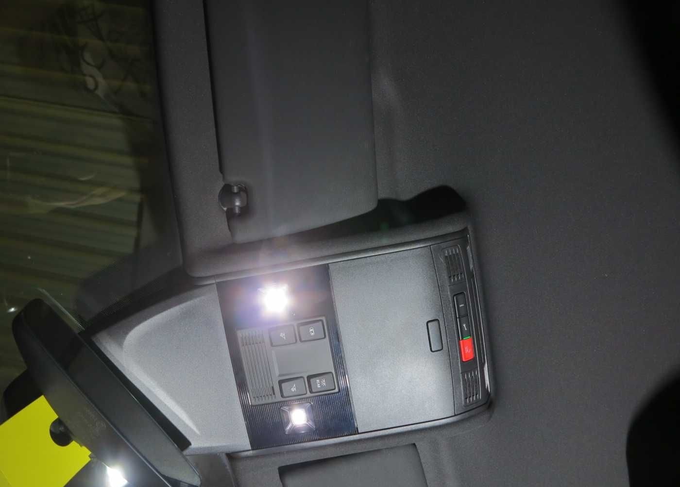 Volkswagen Tiguan 2.0 TDI SCR 4MOT DSG7 R-Line AHK Navi foto 17