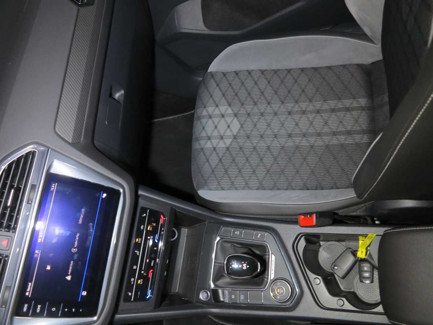 Volkswagen Tiguan 2.0 TDI SCR 4MOT DSG7 R-Line AHK Navi foto 19