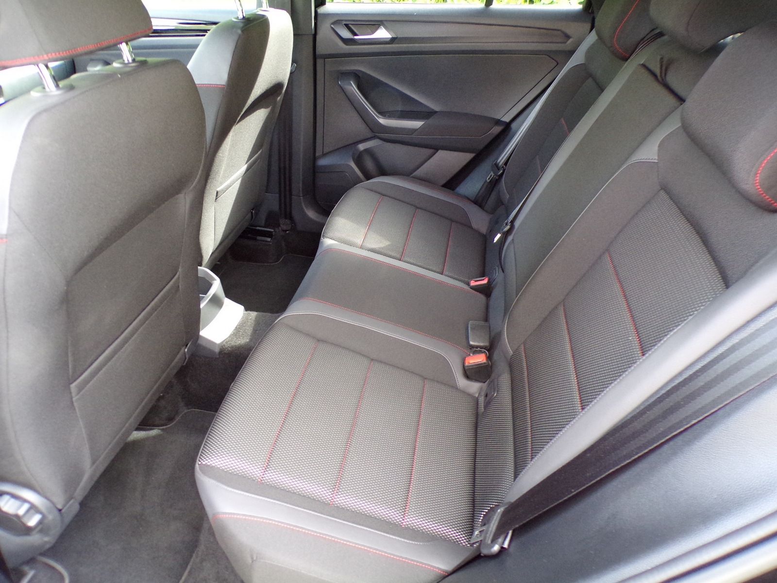 Volkswagen T-ROC 1.5 TSI SPORT / BLACK STYLE+BEATS AUDIO foto 20