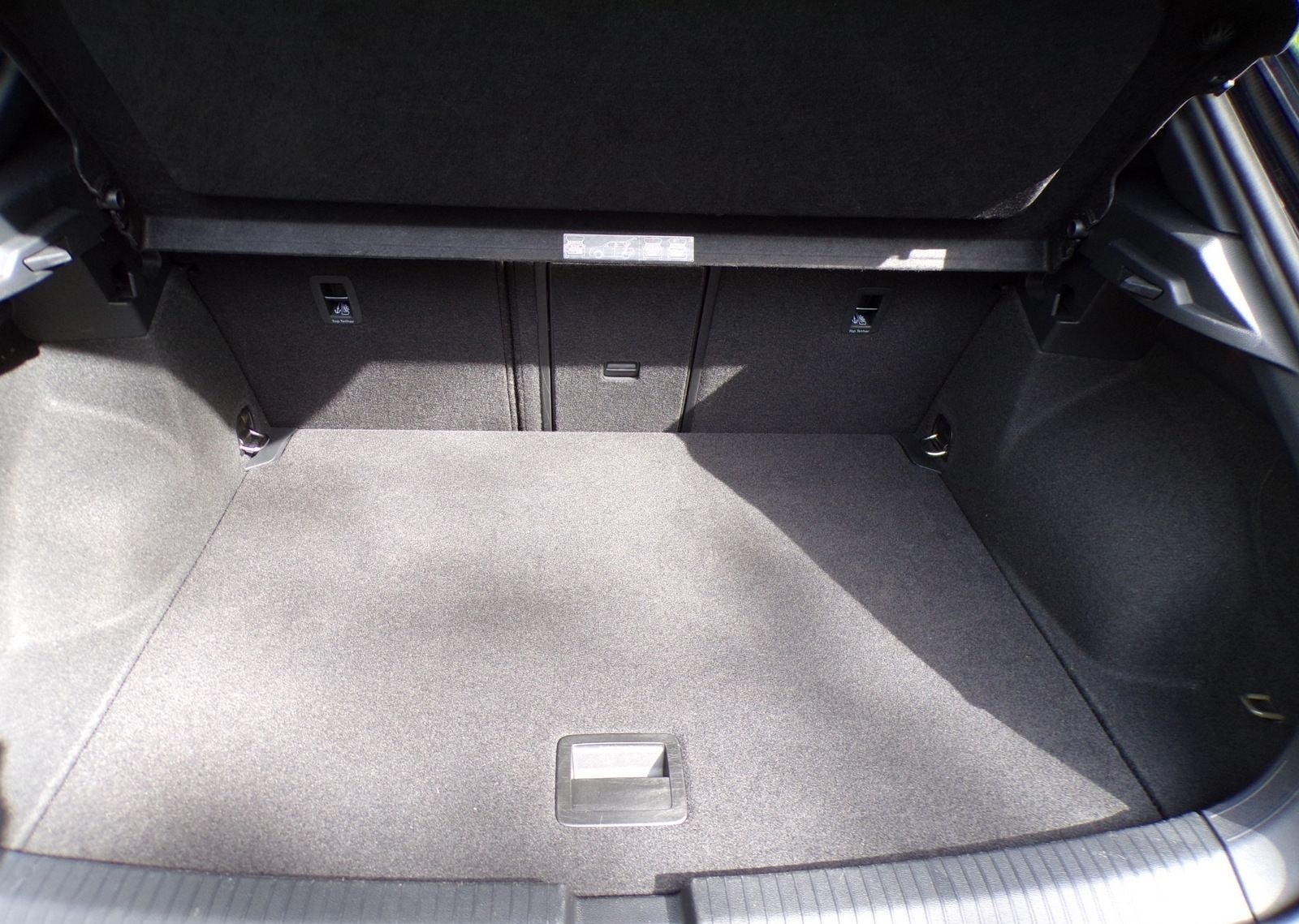 Volkswagen T-ROC 1.5 TSI SPORT / BLACK STYLE+BEATS AUDIO foto 21