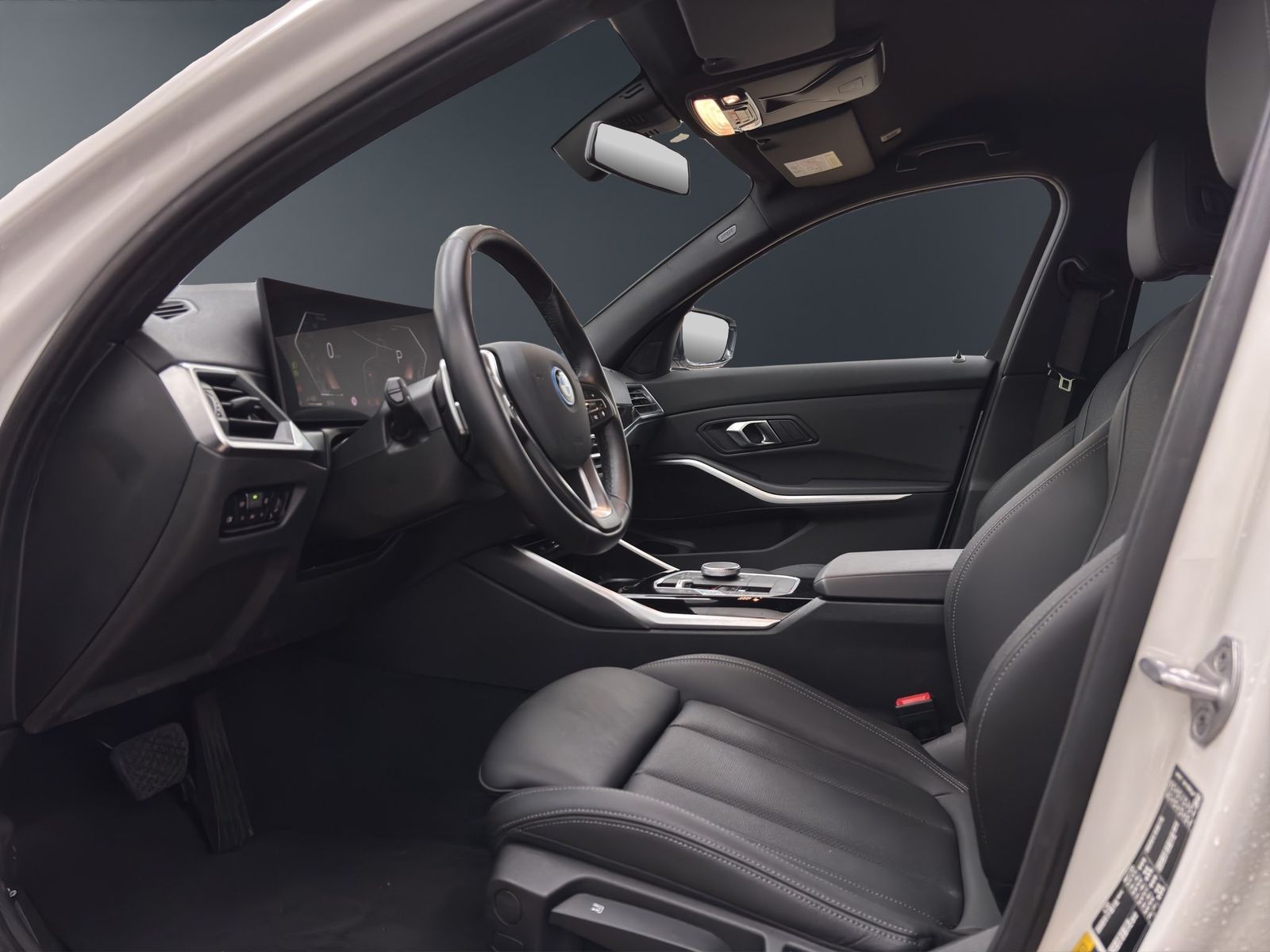 BMW 320e Touring [Sport Line, AHK, ACC, RFK, 18" LMR foto 12