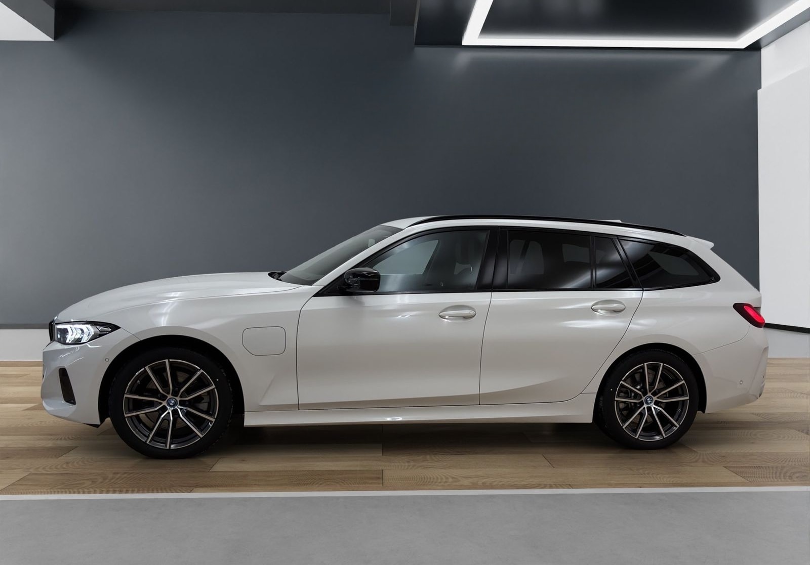 BMW 320e Touring [Sport Line, AHK, ACC, RFK, 18" LMR foto 6