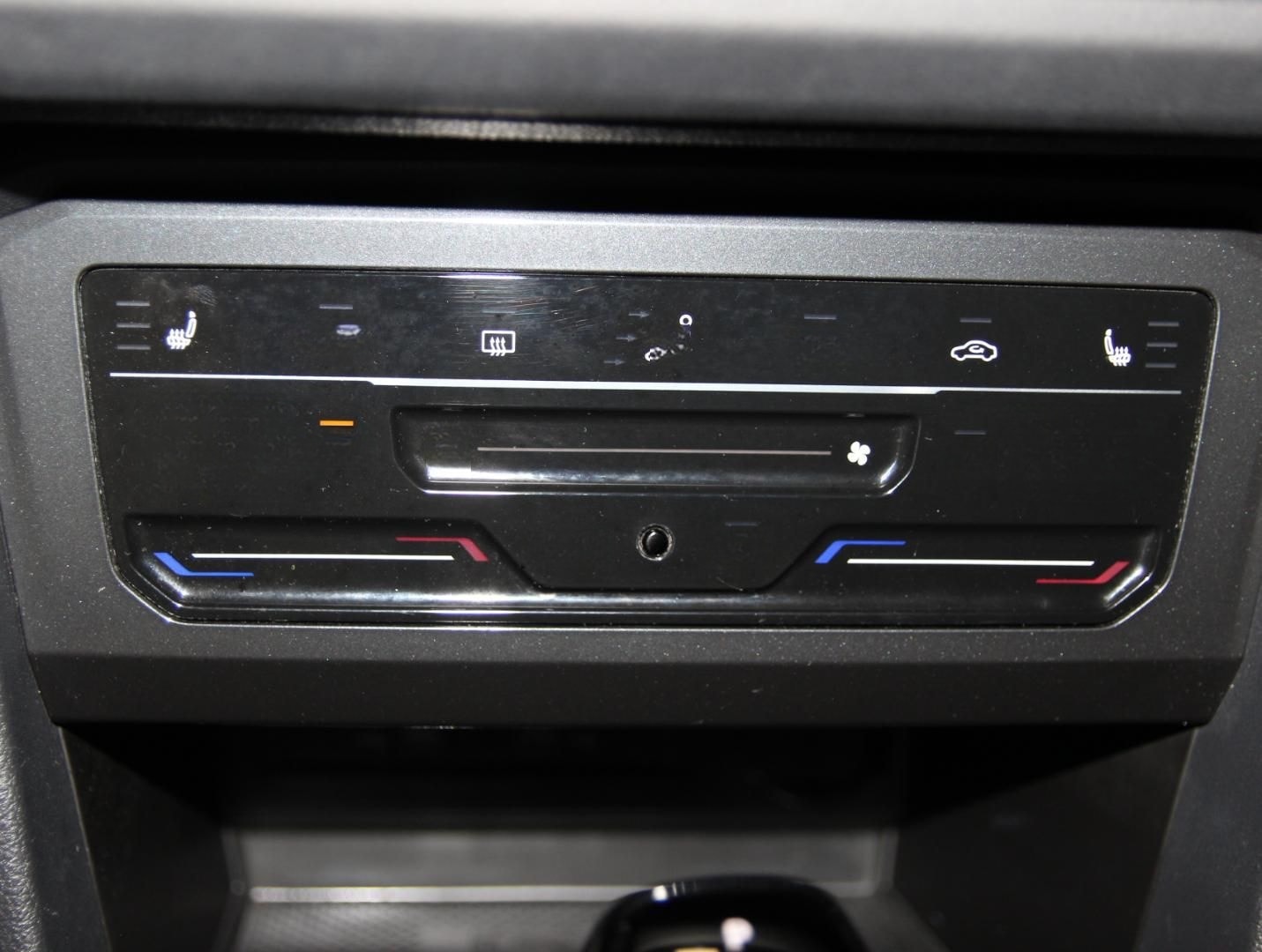 Volkswagen Tiguan Life 1.4 TSI,DSG,AHK,Lenkradhzg,Navi,Mass foto 12