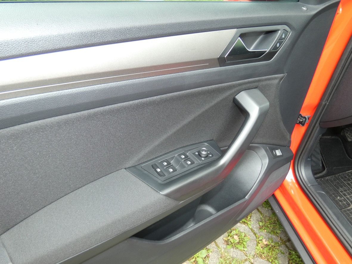 Volkswagen T-Roc Style, PDC vo+hi, Klima, MFL, Wi-Paket foto 9