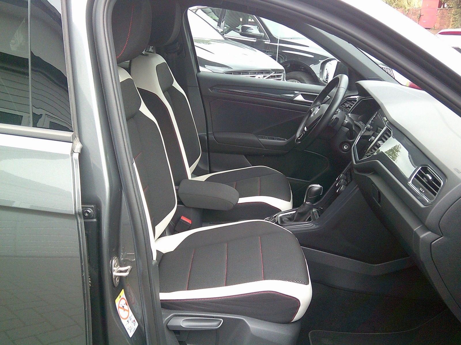 Volkswagen T-Roc DSG Sport 4Motion  2.HAND,NAVI,LED,SHZ foto 13