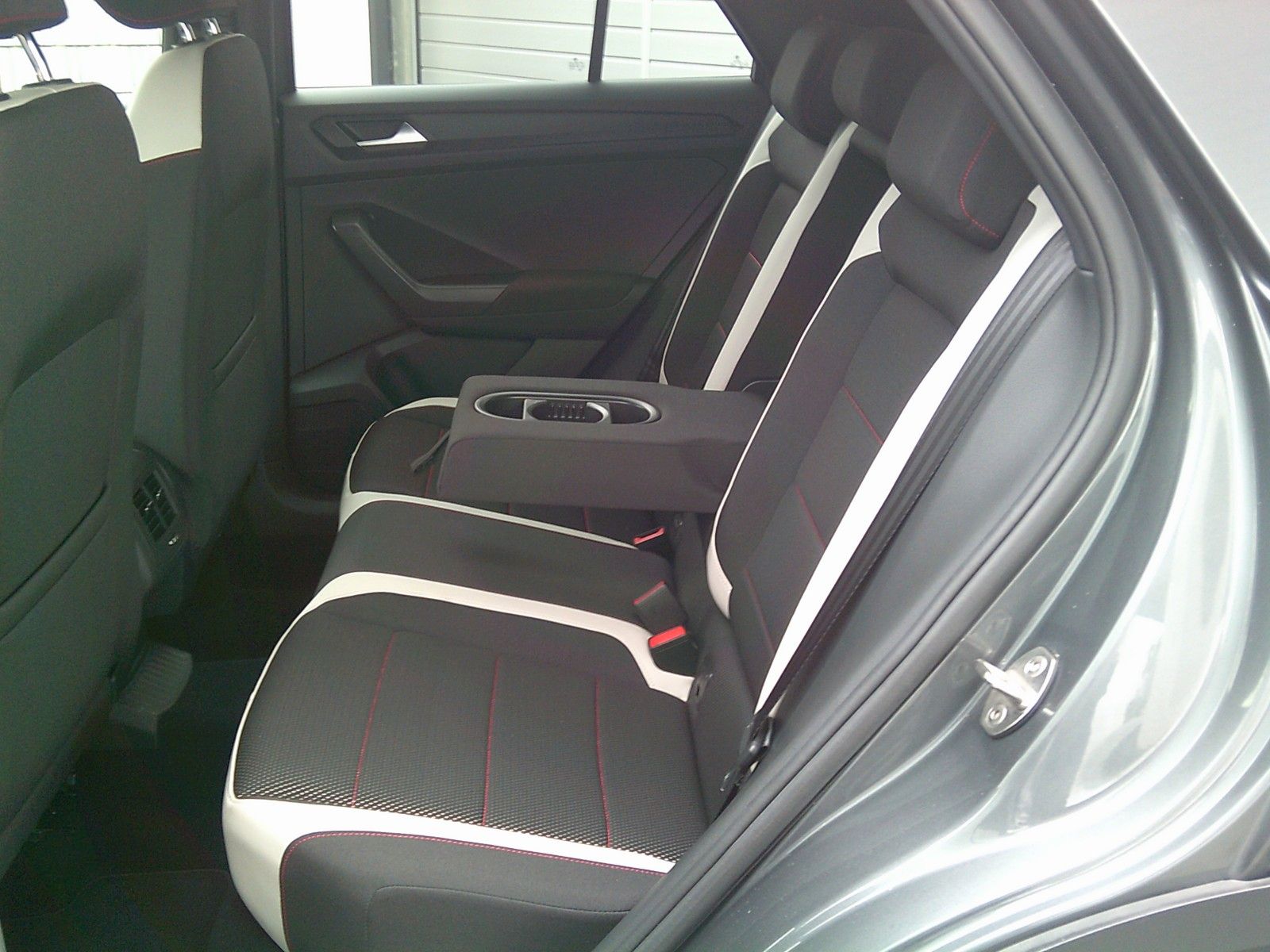 Volkswagen T-Roc DSG Sport 4Motion  2.HAND,NAVI,LED,SHZ foto 16