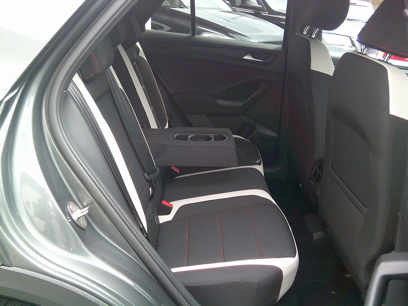 Volkswagen T-Roc DSG Sport 4Motion  2.HAND,NAVI,LED,SHZ foto 17