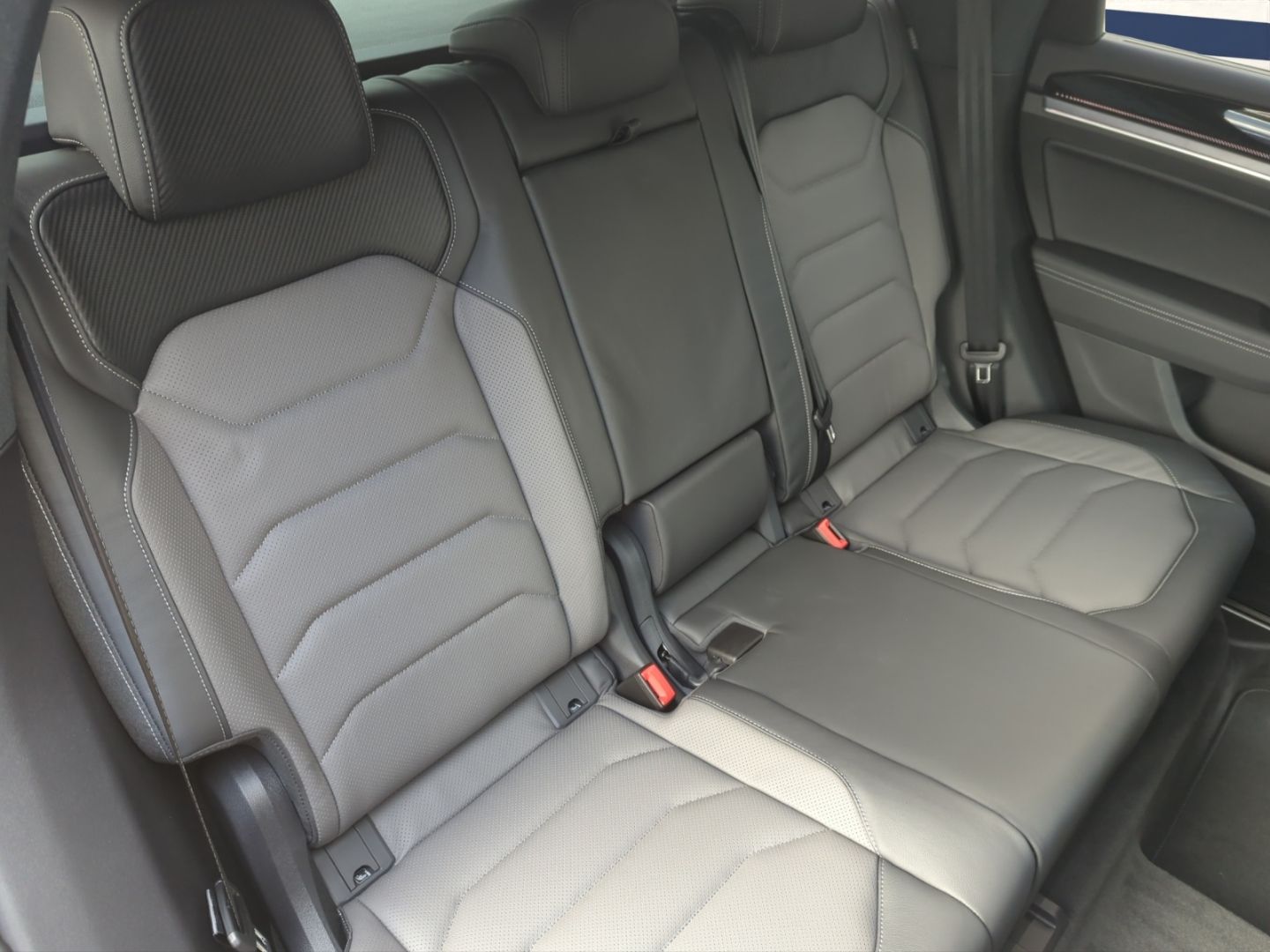 Volkswagen Touareg R-Line 3.0 V6 TDI 4MOTION DSG AHK,NAV,SH foto 19