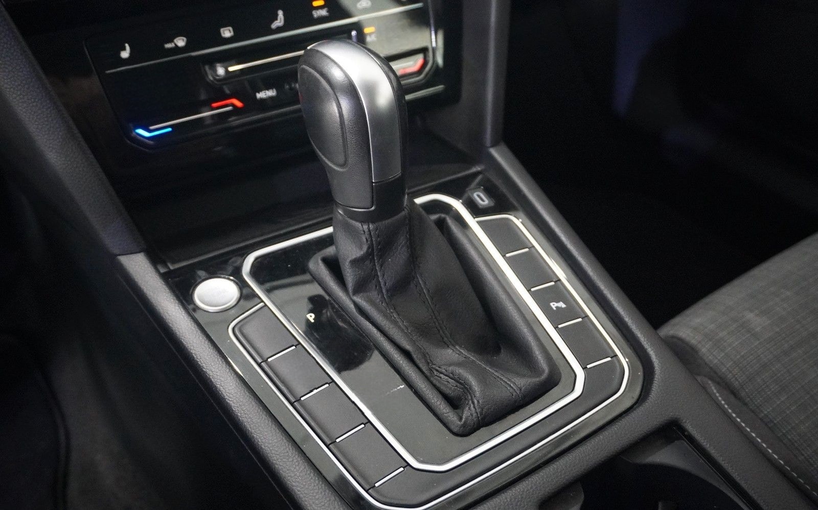 Volkswagen Passat VARI. 2.0D BUSINESS 4M NAVI/KAMERA/SH/AHK foto 25