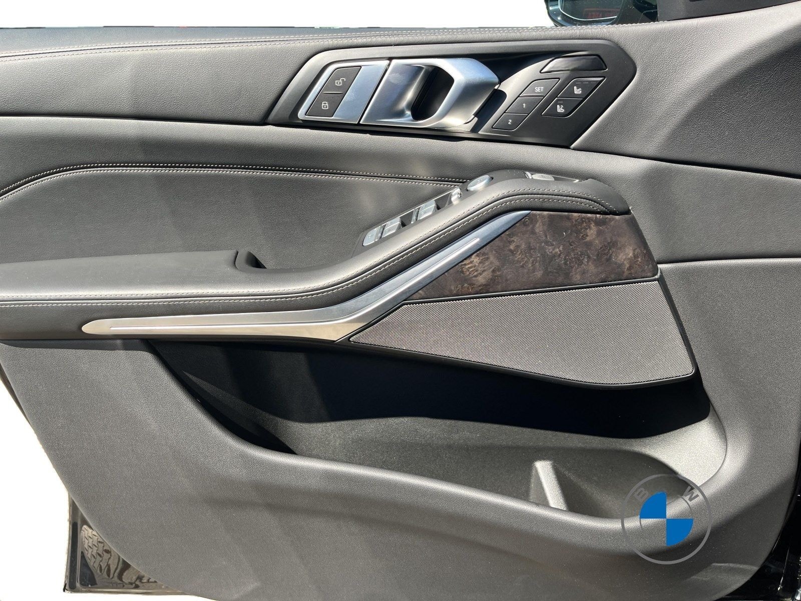 BMW X7 M60i xDrive Autobahnas Pano Sky AHK Sthzg H/K foto 9